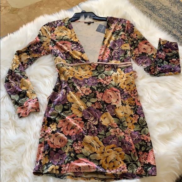 Topshop faux velvet flower print wrap dress. NWT 2 - Picture 5 of 8